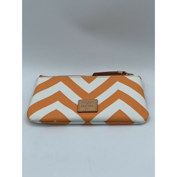 DOONEY & BOURKE: EUC; CHEVRON BAILEY TASSEL TOTE WITH WALLET - XLARGE CARRYALL - Picture 5 of 8